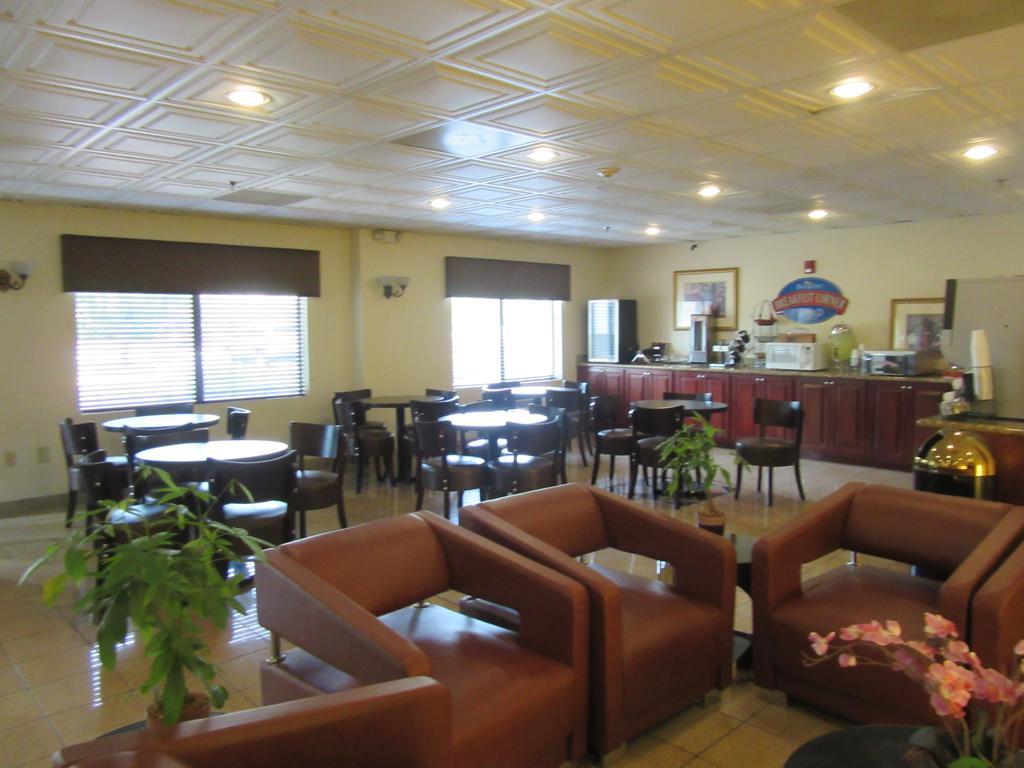 Baymont By Wyndham Columbia Fort Jackson מראה חיצוני תמונה