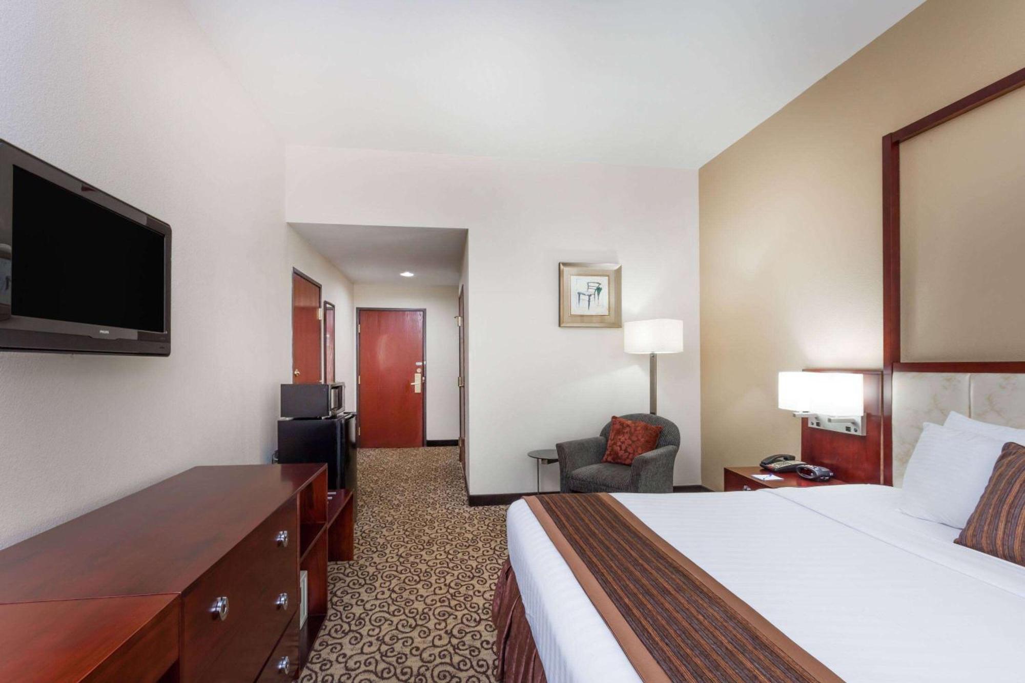 Baymont By Wyndham Columbia Fort Jackson מראה חיצוני תמונה