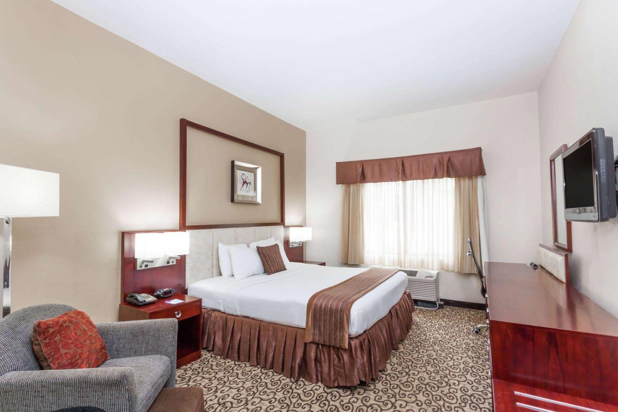 Baymont By Wyndham Columbia Fort Jackson מראה חיצוני תמונה