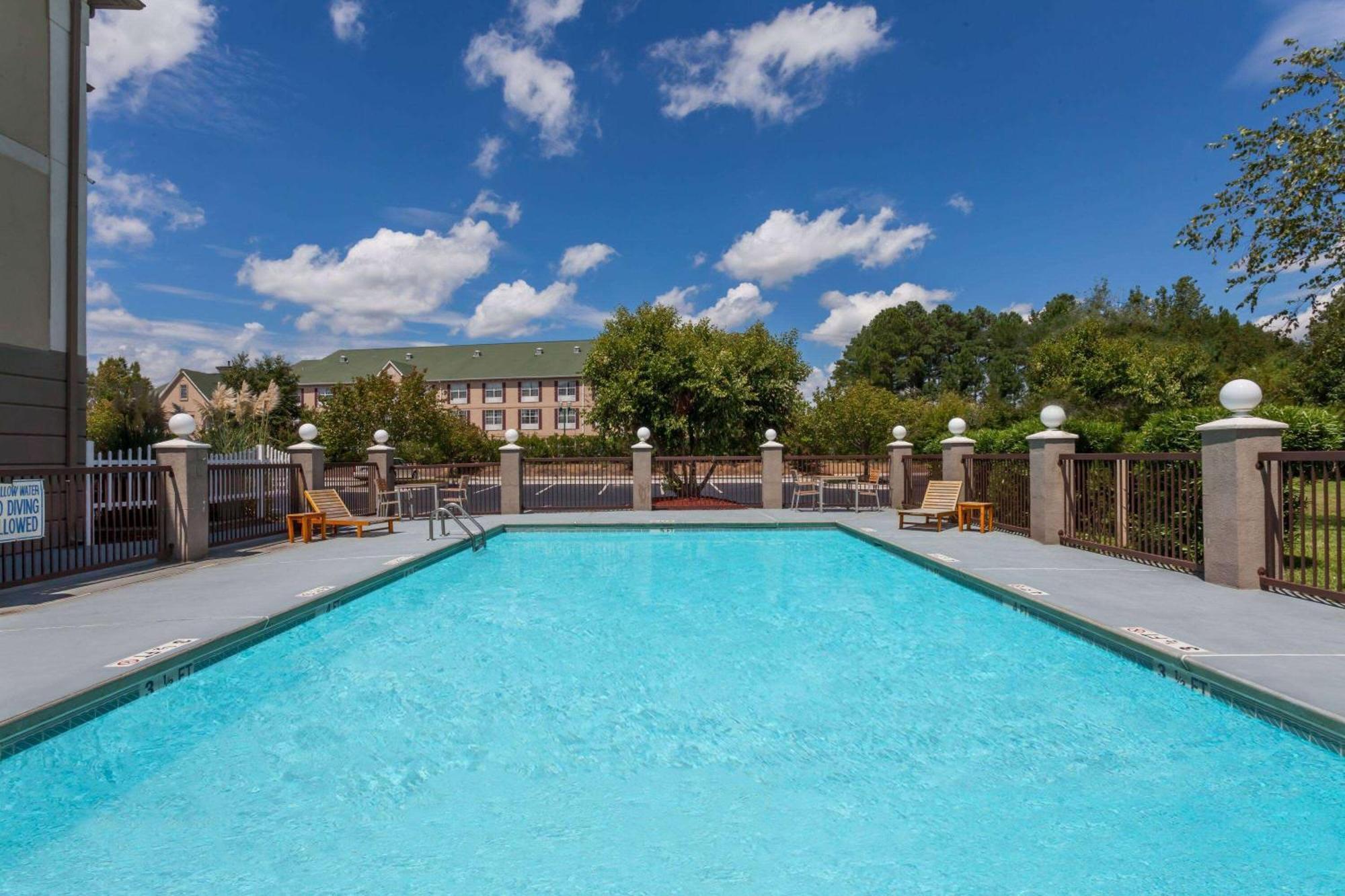 Baymont By Wyndham Columbia Fort Jackson מראה חיצוני תמונה