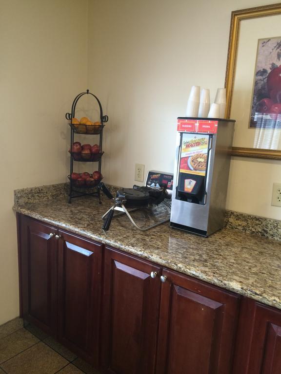 Baymont By Wyndham Columbia Fort Jackson מראה חיצוני תמונה