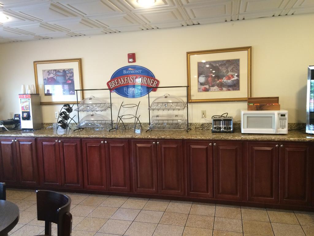 Baymont By Wyndham Columbia Fort Jackson מראה חיצוני תמונה